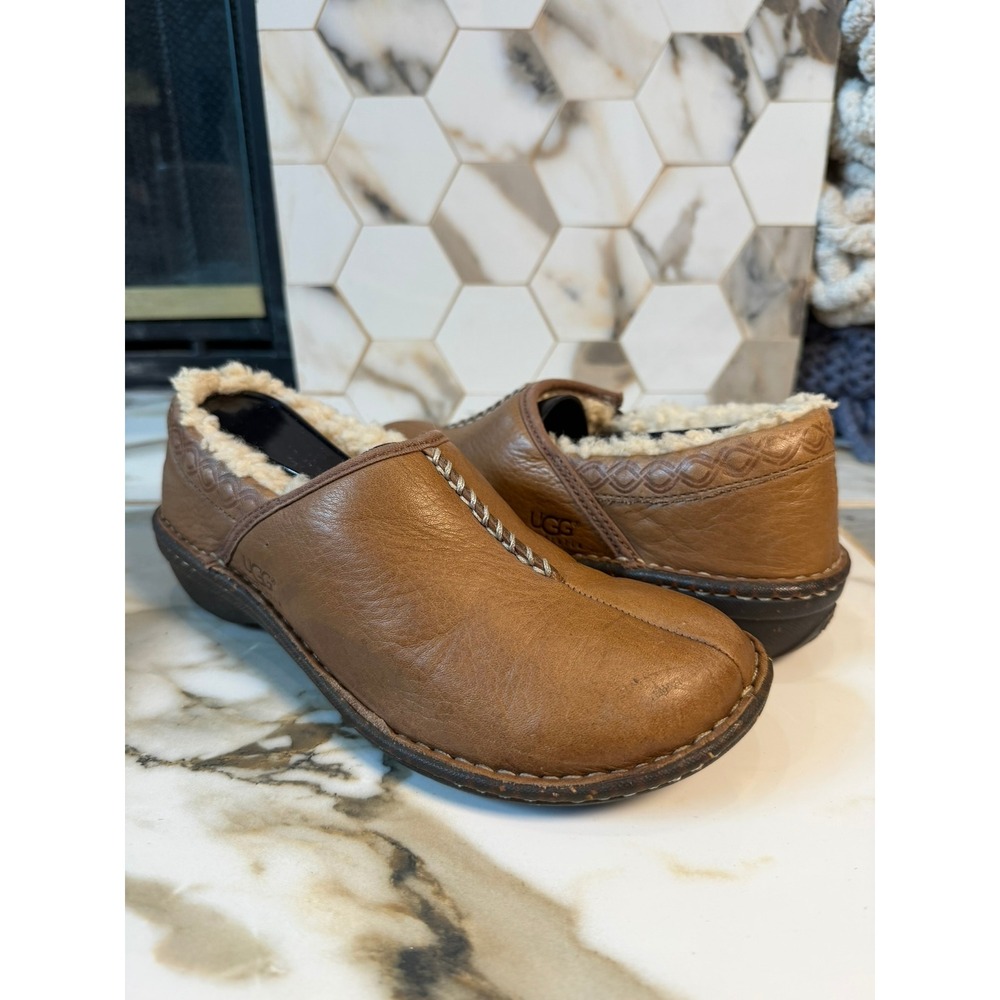 UGG Kohala Clogs Sz 7 Brown Leather Shearling Lined Slip On Mules Slippers Shoes
